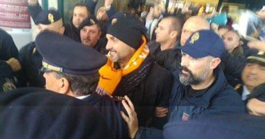 بالفيديو.. سباليتى يصل روما.. ويؤكد سعادته بالعودة للذئاب
