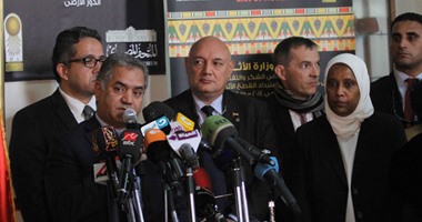 بالصور.. بحضور سفيرى الدنمارك وألمانيا..ممدوح الدماطى يفتتح معرض الآثار المستردة