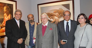 معرض "سنوات من الحب" يضم بورتريهات قدمها فرحات زكى على مدار حياته الفنية.. ولوحة سيدة تشبه سوزان مبارك تثير الجدل بين الفنانين