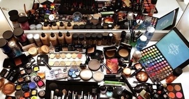 10 نصائح لوضع مكياج يقاوم العرق فى الصيف