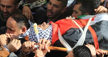 بالصور.. تشييع جنازة شهيد فلسطينى قتله جنود الاحتلال فى مدينة الخليل