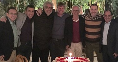 جهاز المنتخب يحتفل بعيد ميلاد "فانتا" المدرب العام للفراعنة