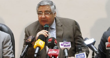 عوض تاج الدين عن الدراسة فى زمن الكورونا: أحفادى بيروحوا الحضانة والوضع مطمئن