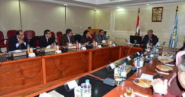 محافظ مطروح يستقبل لجنة من 7وزارات لمراجعة مشروعات الاستثمار 