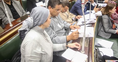 قانون مكافحة الإرهاب يمر فى هدوء.. ونقابة الصحفيين تطالب بتعديله وتخفيض الغرامات.. العقوبات تصل لغرامة 500 ألف جنيه.. و"الصحفيون": منح "الجنايات" حق معاقبة الصحفيين مهنيا يخالف الدستور