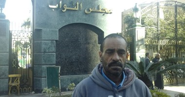 مواطن يناشد أعضاء مجلس النواب: "بطاقة التموين ضائعة ومعاشى 450 جنيها"‎