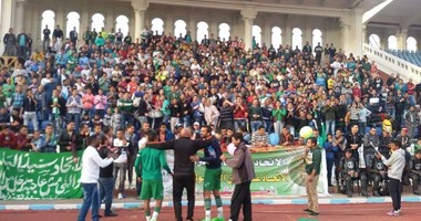 بالصور.. الجماهير تؤازر زعيم الثغر قبل ديربى الإسكندرية