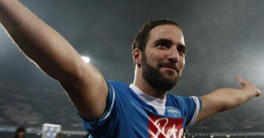 نابولى يربط هيجواين بـ100 مليون يورو لمنعه من الرحيل
