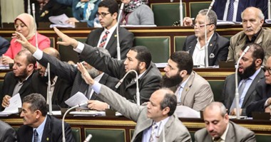 "السلفيون" الأكثر اعتراضا على"قوانين المرحلة الانتقالية" تحت القبة.. خبراء:عددهم قليل وليس لهم تأثير فى تمرير القوانين.. وفشلهم فى تشكيل ائتلافات أو التوافق مع النواب يجعل مواقفهم غير مؤثرة