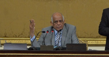 على عبد العال ووكيلى مجلس النواب يصلون مقر البرلمان