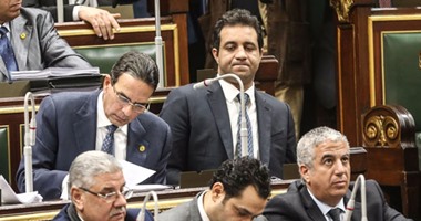 رئيس البرلمان يحذر النواب من استخدام التليفون فى الجلسة
