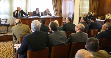 لجنة الاقتراحات والشكاوى تقر قانون تنظيم الطعن على عقود الدولة.. وأحد النواب يشكك فى آلية التصويت.. مستشار بمجلس الدولة: "عدلى منصور" راجع القرار بنفسه.. والعجاتى: لم نر فسادا منذ 5 سنوات