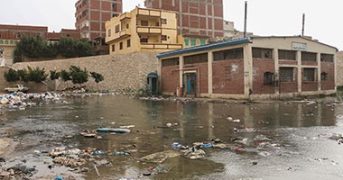 بالصور.. كارثة جديدة تنتظر الإسكندرية.. "مساكن الهانوفيل" تغرقها مياه الصرف الصحى.. والأهالى: الثعابين والقوارض تهاجمنا.. ومصيف الباشوات يتحول لمنبع الأمراض.. إغلاق المخبز الوحيد بالمنطقة