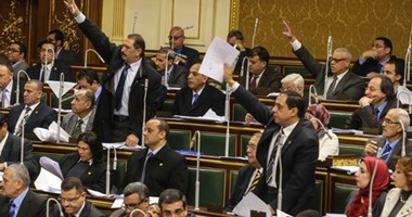 النائب إيهاب غطاطى معلنا موافقته على قانون "الخدمة المدنية": خايف ليترفض"