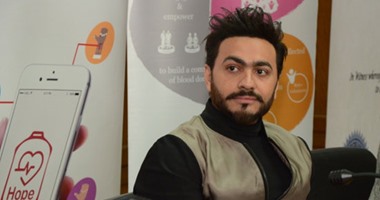 تامر حسنى يحتضن متسابقة مغربية ويضمها لفريقه