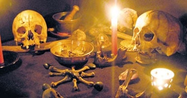 أساطير المقابر بين الرعب والسحر والأعمال.. جرائم انتهاك حرمة الموتى لسحر "ما يتفكش"..استخدام الهياكل العظمية والأكفان أخطر وسائل "السحر الأسود".. القتل وعلاج العقم و"السيطرة" أشهر أهداف "سحر القبور"