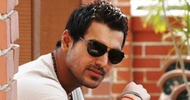 النجم الهندى جون أبراهام يصور فيلمه Dishoom فى أبوظبى