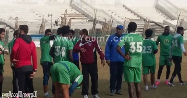 بالصور ... فايز يقود تدريبات المحلة رغم تعيين القماش