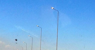 صحافة المواطن.. أعمدة الإنارة مضاءة نهارا على الطريق الدائرى