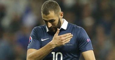 مدافع فرنسا: الديوك لن تموت بدون بنزيما