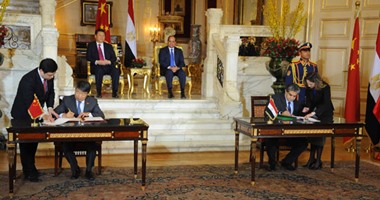 السيسى ورئيس الصين يشهدان توقيع 21اتفاقية ومذكرة تفاهم.. تنفيذ المرحلة الأولى من العاصمة الإدارية أبرز الاتفاقيات.. والزعيمان يزيحان الستار عن مجسم لإطلاق المرحلة الثانية للمنطقة الصناعية بقناة السويس
