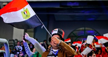اتحاد الكرة يطالب بعودة الجماهير فى وديتى المنتخب أمام الأردن وليبيا أسوة باليد.. مدير الفراعنة يجتمع بمدير أمن أسوان لحضور الجماهير.. الجبلاية تلجأ لوزير الرياضة.. وفتح المدرجات فى التدريبات مجانا