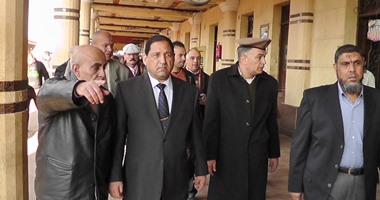 محافظ الغربية يتابع الحالة الصحية لمواطن صدمته سيارة بالمحلة