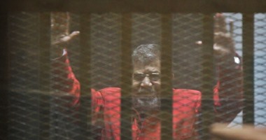 قائد الحرس الجمهورى بـ"التخابر": "مرسى" لم يكن محتجزا وأجرى مقابلات شخصية
