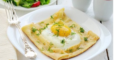 مطبخ الغلابة.. طريقة عمل الكريب بالبيض العيون على قد إيدك