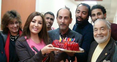 بالصور.. لطيفة تحتفل بعيد ميلاد هشام سليم فى لوكيشن "كلمة سر"