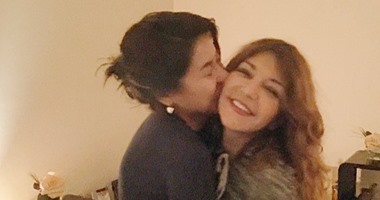 الحقيقة وراء قبلة شيرين عبد الوهاب للديفا سميرة سعيد