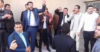 اعتصام المحامين بمحكمة بسيون لتعدى فرد شرطة على زميلهم