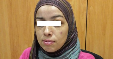 سائق يتحرش بفتاة ويتعدى عليها بالضرب وسط ذهول المارة بالجيزة