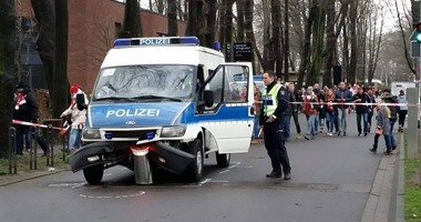 حادث لسيارة شرطة خارج ملعب كولن فى الدورى الألمانى