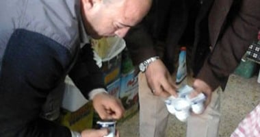 تموين الغربية تضبط مصنعا بدون ترخيص به كميات كبيرة من الأغذية مجهولة المصدر