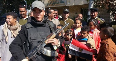 أهالى الغربية يحتفلون بعيد الشرطة أمام ديوان المحافظة