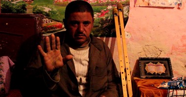 بالصور.. مأساة زوجين تحت "بير السلم" بالمنصورة.. الزوجة قعيدة بسبب مرض الفيل.. والزوج مبتور القدم ويعمل سائق عربة كارو.. "سعد": نفسى فى شقة زى الناس وعلاج على نفقة الدولة وتوك توك أشتغل عليه