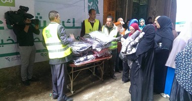 بالصور.. توزيع بطاطين وسقف منازل بـ11محافظة لحماية الأسر الأولى بالرعاية من البرد