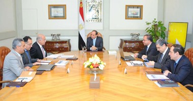 السيسى يبحث مع رئيس الحكومة وبعض الوزراء استراتيجية التنمية المستدامة