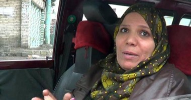 بالفيديو.. الأسطى "أم ياسمين".. ربة منزل برتبة سائق "ميكروباص" على خط الهرم: "عندى ثلاثة أولاد وبشتغل عشان أساعد جوزى.. ونفسى أسدد قسطها وأطلع عمره وأكمل جهاز بنتى.. وربنا يبعد عننا بتوع هاتى رخصتك"