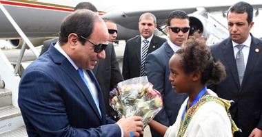 بالصور.. السيسي يصل إثيوبيا للمشاركة فى أعمال القمة الأفريقية.. واستقباله بالورود وأنغام إحدى فرق الفنون الشعبية الإثيوبية.. ويبحث مع رئيس تشاد جهود مكافحة الإرهاب.. ويلتقى رئيسة موريشيوس