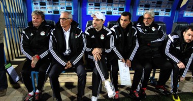 بالفيديو.. "اللب والسودانى" تسالى جهاز المنتخب فى مباراة إنبى ودجلة