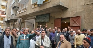 تظاهر بقالى التموين أمام مخازن دمنهور احتجاجا على عدم توافر السلع الغذائية