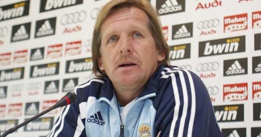 "الراتب والجلوس بالمنزل" معوقات تولى مدرب ريال مدريد الأسبق قيادة الزمالك