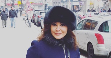شاهد.. إليسا "مثيرة" تخطف الأنظار فى شوارع فيينا