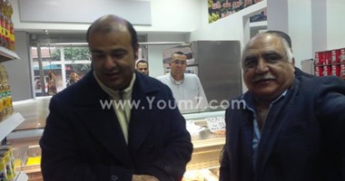 بالصور.. وزير التموين يفتتح أعمال تطوير مجمعات استهلاكية فى الإسكندرية.. خالد حنفى: ضخ 15 ألف طن زيت لسد العجز.. ويؤكد للبدالين التموينيين: "بحبكوا تكسبوا.. لكن بحب المواطن أكتر"