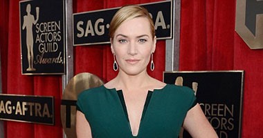 بالصور.. تعرف على دور الأزياء صانعة إطلالات النجمات بحفل "Screen Actors Guild Awards".. جوليان مور تختار"Givenchy".. برى لاريسون عاشقة لـ"Versace".. نيكول كيدمان براقة على السجادة الحمراء بـ"Gucci"