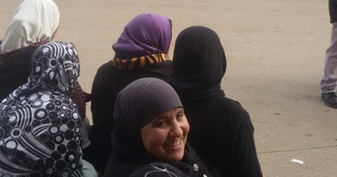 بالصور.. عمال مصنع سجاد دمنهور يواصلون إضرابهم عن العمل بسبب نقص الخامات