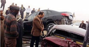 إصابة 3 أشخاص نتيجة تصادم 3 سيارات أعلى المحور