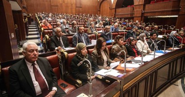 أزمة فى مجلس النواب حول انتخاب الرئيس والوكيلين.. اللائحة القديمة: مدتهم سنة.. والدستور يحددها بـ5 سنوات.. وقانونيون: حال وجود تعارض يتم إعمال نص الدستور.. نائب: "5سنين تأبيدة".. وآخر: "سنة كلام فاضى"